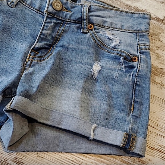 •Aeropostale Shorty Jean Shorts - Picture 2 of 16